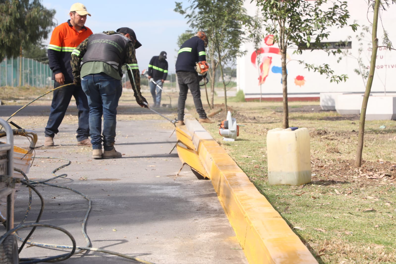 1687629160 190 ¡Iniciamos la campana de reforestacion en el deportivo San Marcos