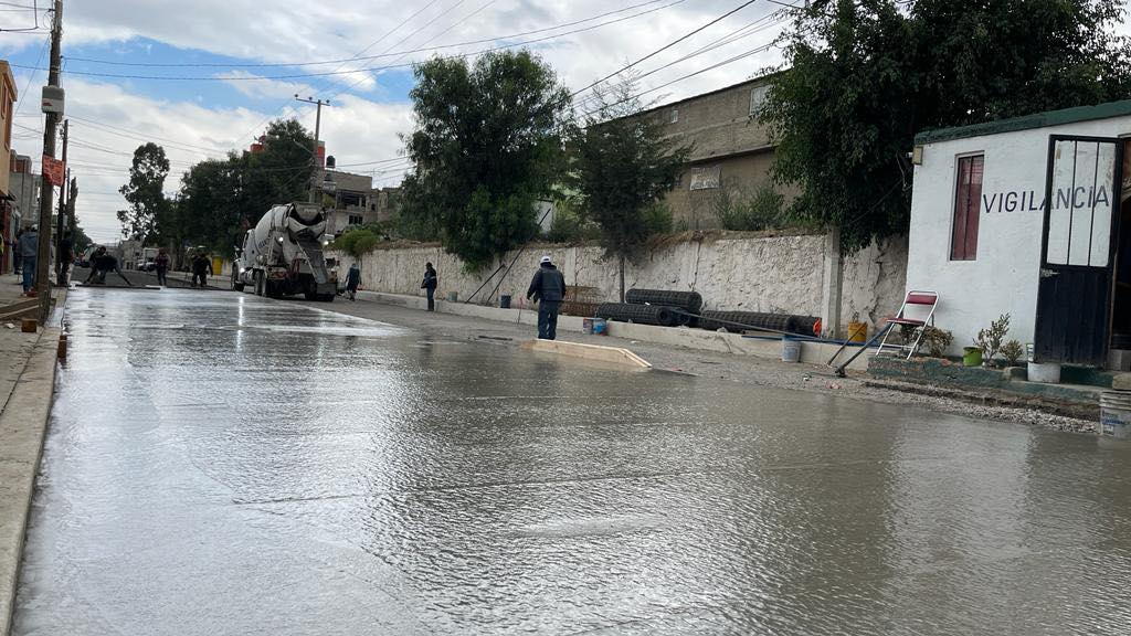 1687808002 596 INFRAESTRUCTURA Se realizan los trabajos de pavimentacion con concreto