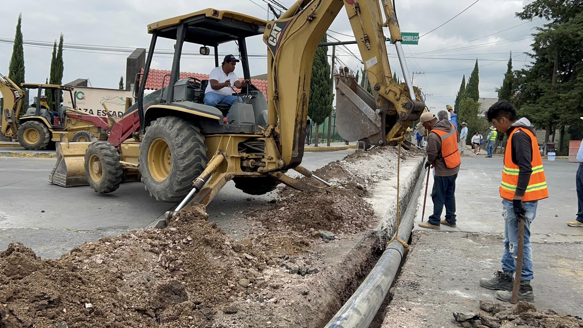 1687811318 Se continuan realizando los trabajos de la red de conduccion