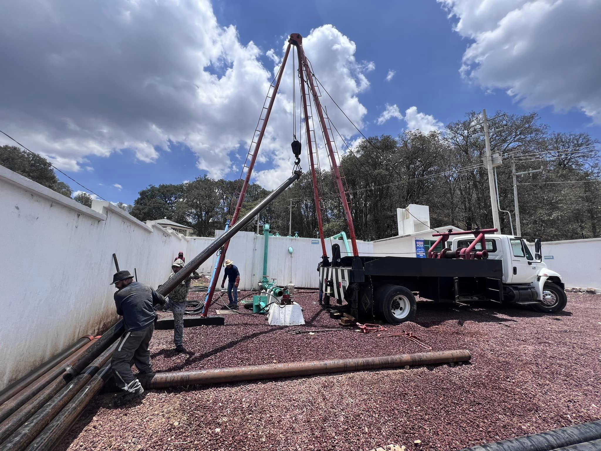 1687908342 Se continuan realizando los trabajos en el sistema de agua