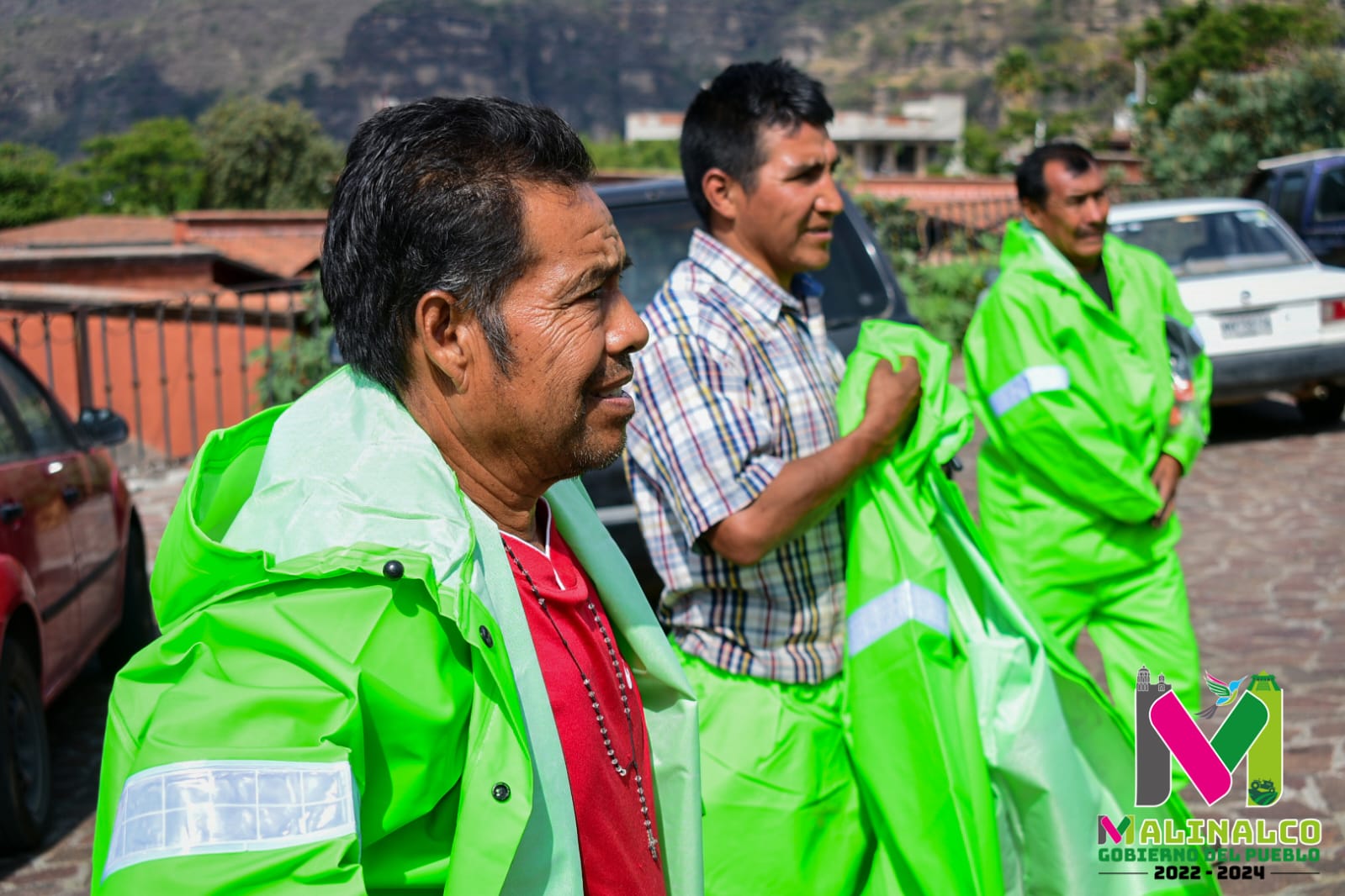 1688049945 141 El dia de hoy entregamos uniformes a nuestros companeros del