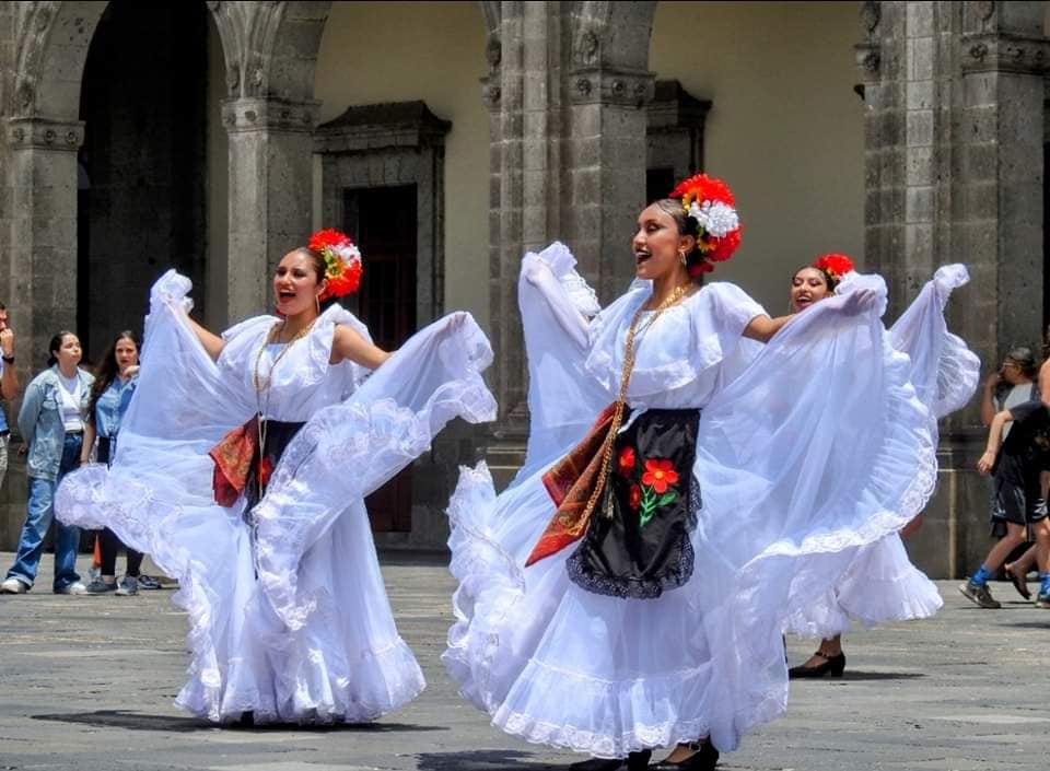 1688059765 653 Te compartimos algunas fotografias de la presentacion del ballet folclorico