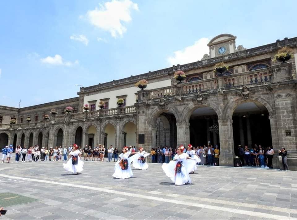 1688059862 Te compartimos algunas fotografias de la presentacion del ballet folclorico