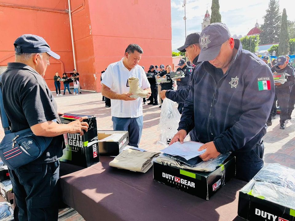 1688062822 188 ELEMENTOS DE SEGURIDAD CIUDADANA RECIBIERON UNIFORMES Por la dignificacion de