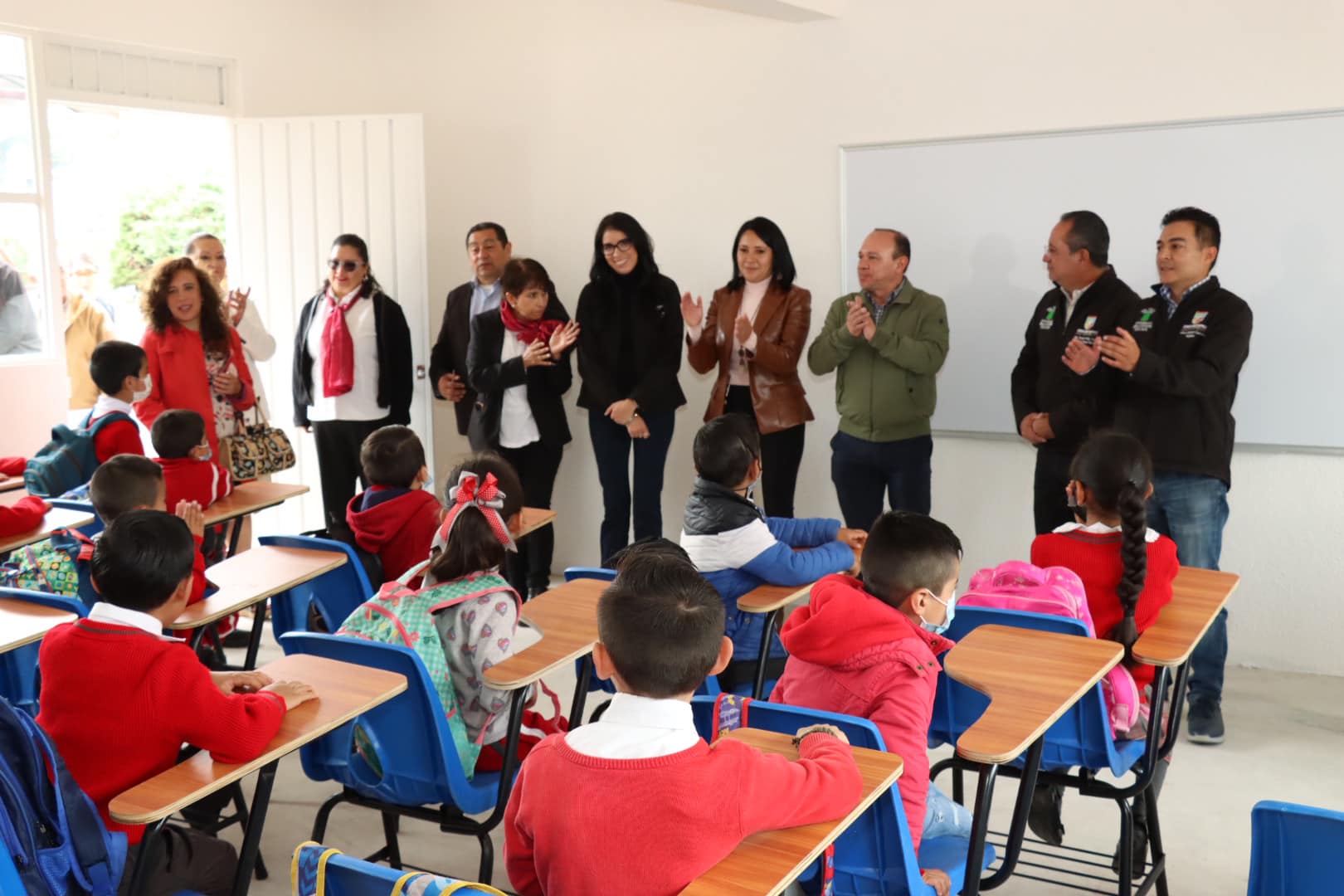 1688063553 Esta manana se entrego la construccion de una aula completamente