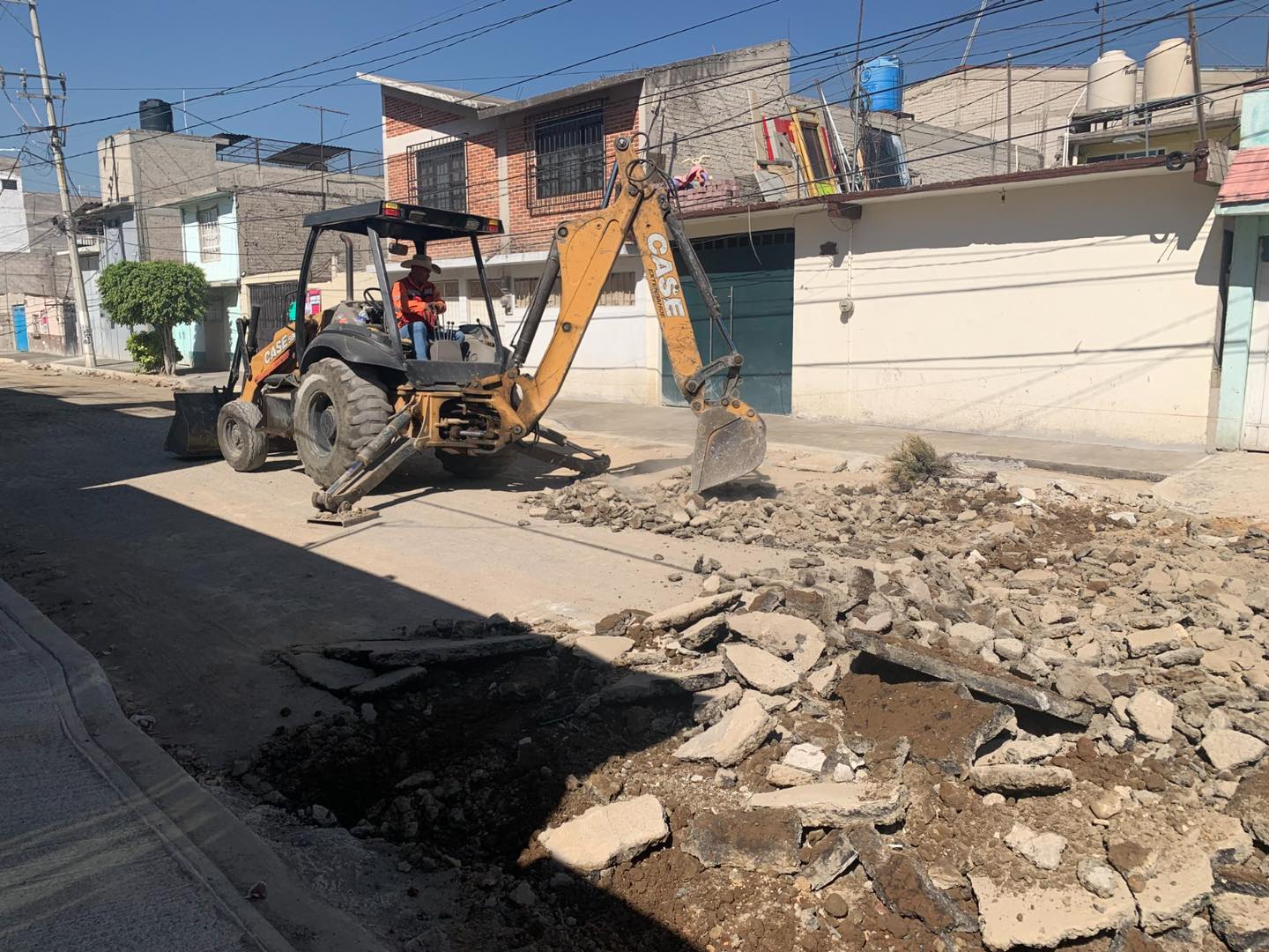 1688065893 862 INFRAESTRUCTURA Se realizan los trabajos de pavimentacion con concreto