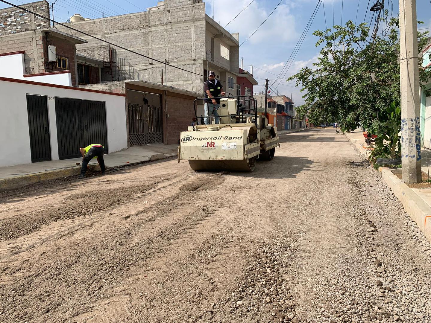 1688065901 812 INFRAESTRUCTURA Se realizan los trabajos de pavimentacion con concreto