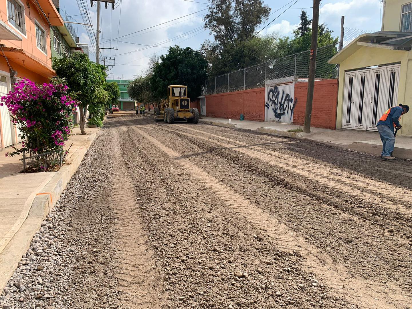 1688065910 97 INFRAESTRUCTURA Se realizan los trabajos de pavimentacion con concreto