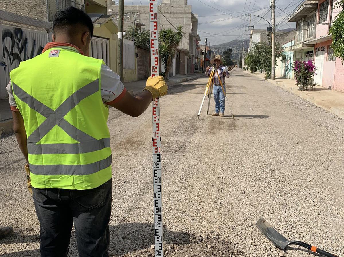 1688065963 INFRAESTRUCTURA Se realizan los trabajos de pavimentacion con concreto