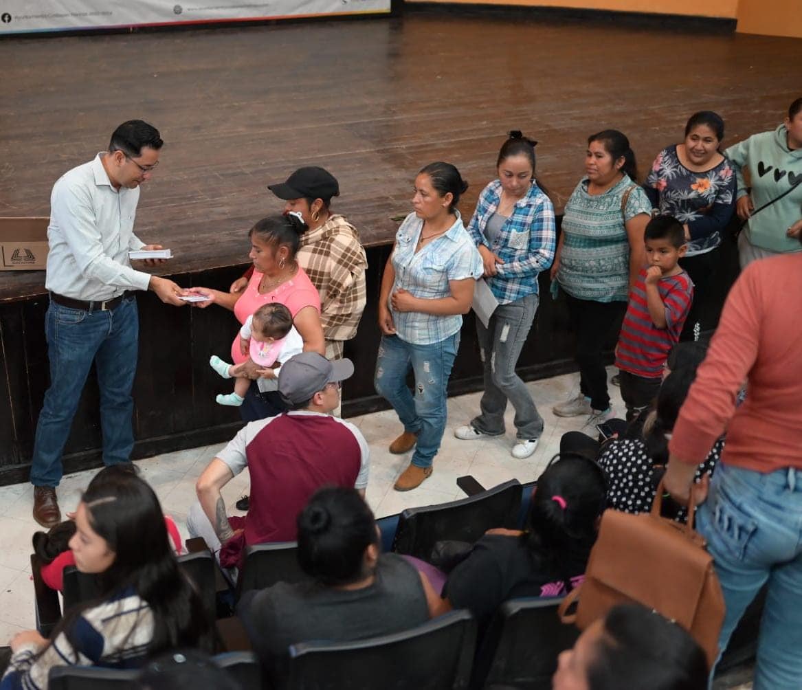 1688069967 846 Nuestro Presidente Tono Diaz refuerza la educacion de las FamiliasCoatepequense