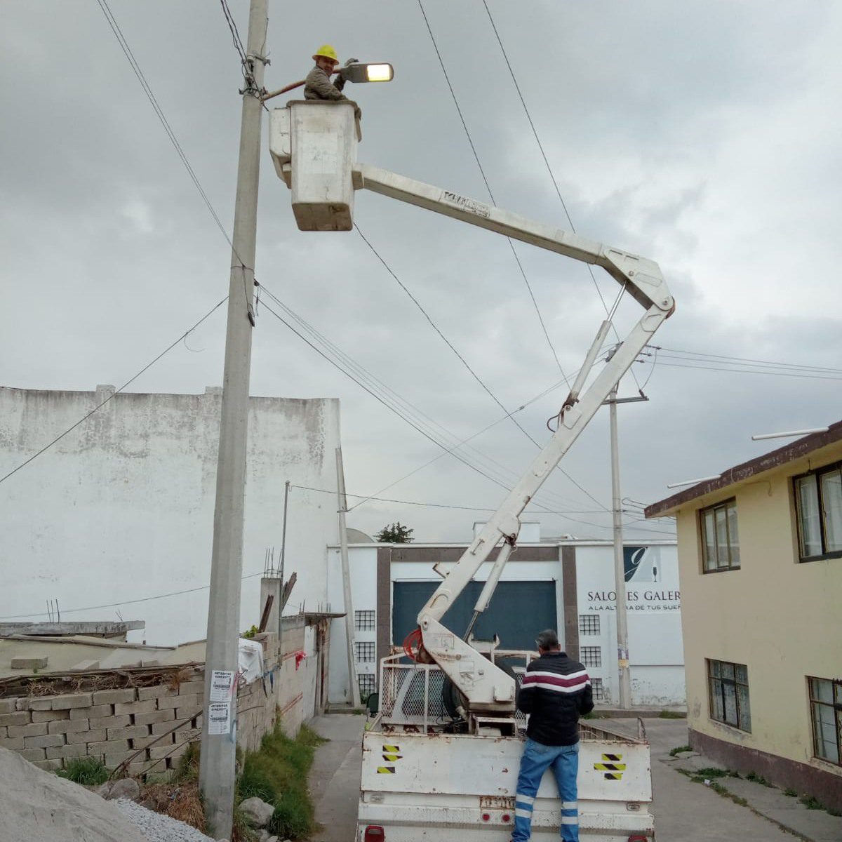 1688076933 103 La Direccion de Alumbrado Publico sigue brindando mantenimiento a las