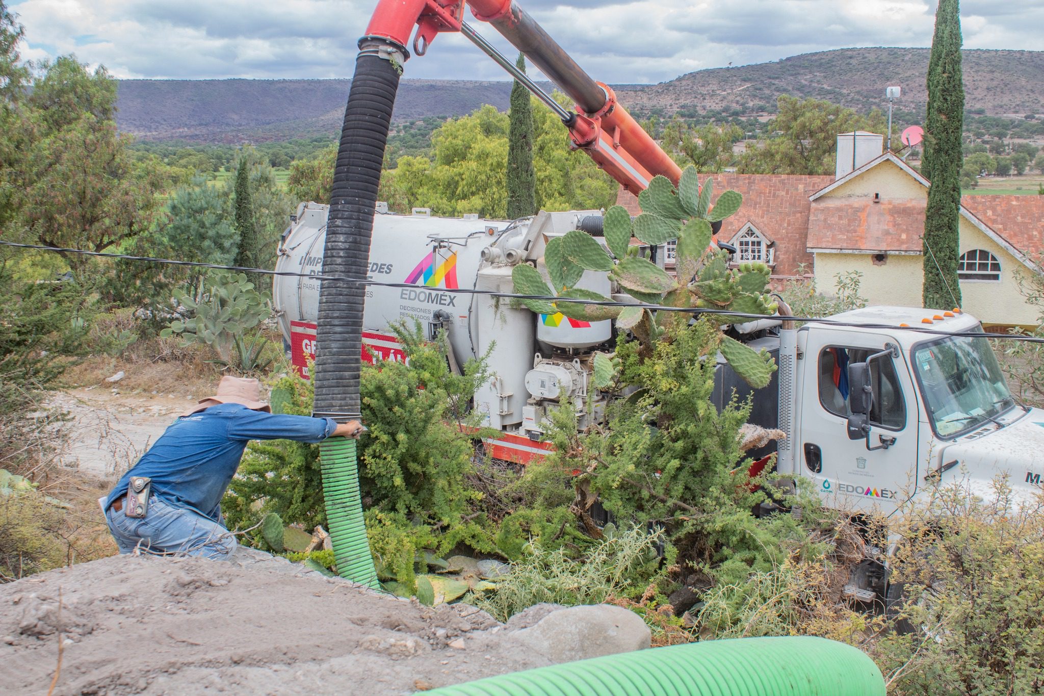 1688079378 69 Reanudamos con los trabajos de desazolve a los usuarios que