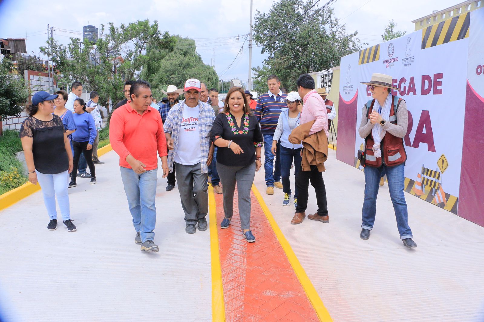 1688133756 Reciben vecinos de barrio La Joya pavimentacion con concreto en