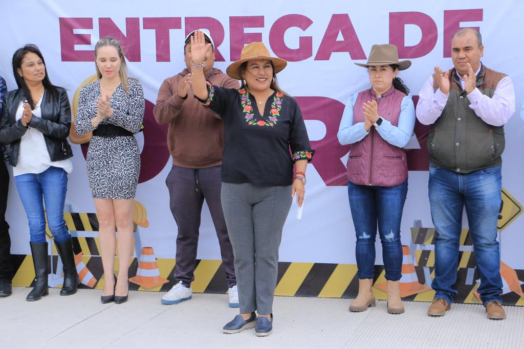 1688141723 593 Vecinos estrenan pavimentacion de calle Miguel Hidalgo en la colonia