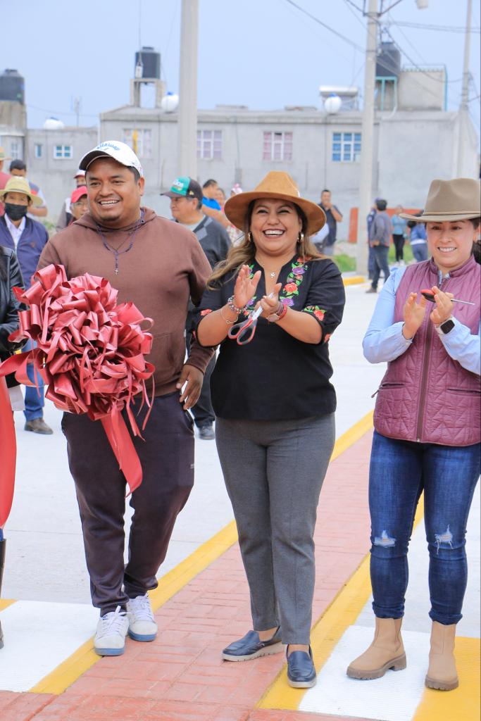 1688141740 799 Vecinos estrenan pavimentacion de calle Miguel Hidalgo en la colonia