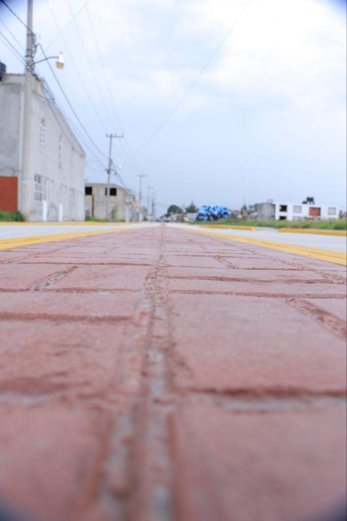 1688141748 826 Vecinos estrenan pavimentacion de calle Miguel Hidalgo en la colonia