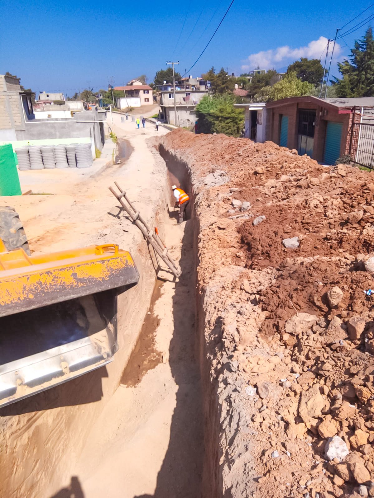 1688160276 Obras Publicas Para los vecinos de Pueblo Nuevo estamos trabajando