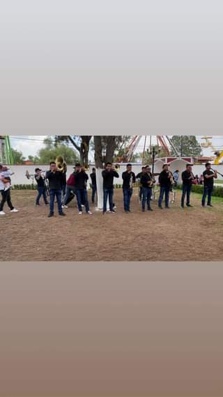 Banda viejones en la feria de Pentecostes en honor al