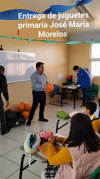 Hoy hicimos entrega de juguetes en la escuela primaria Jose