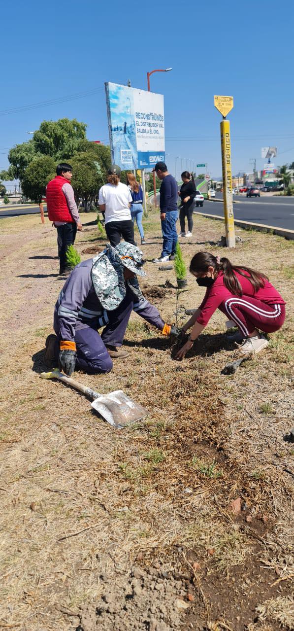 ¡Cuidemos al medio ambiente En coordinacion con la Universidad de