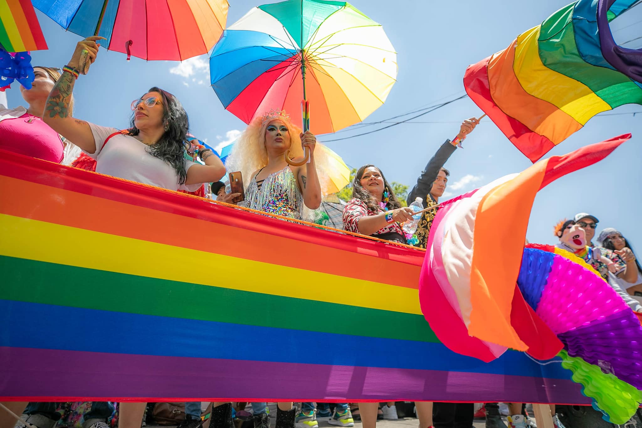 ¡Hoy nos pintamos de colores en la 3raMarchaDelOrgullo Coacalco Siempre