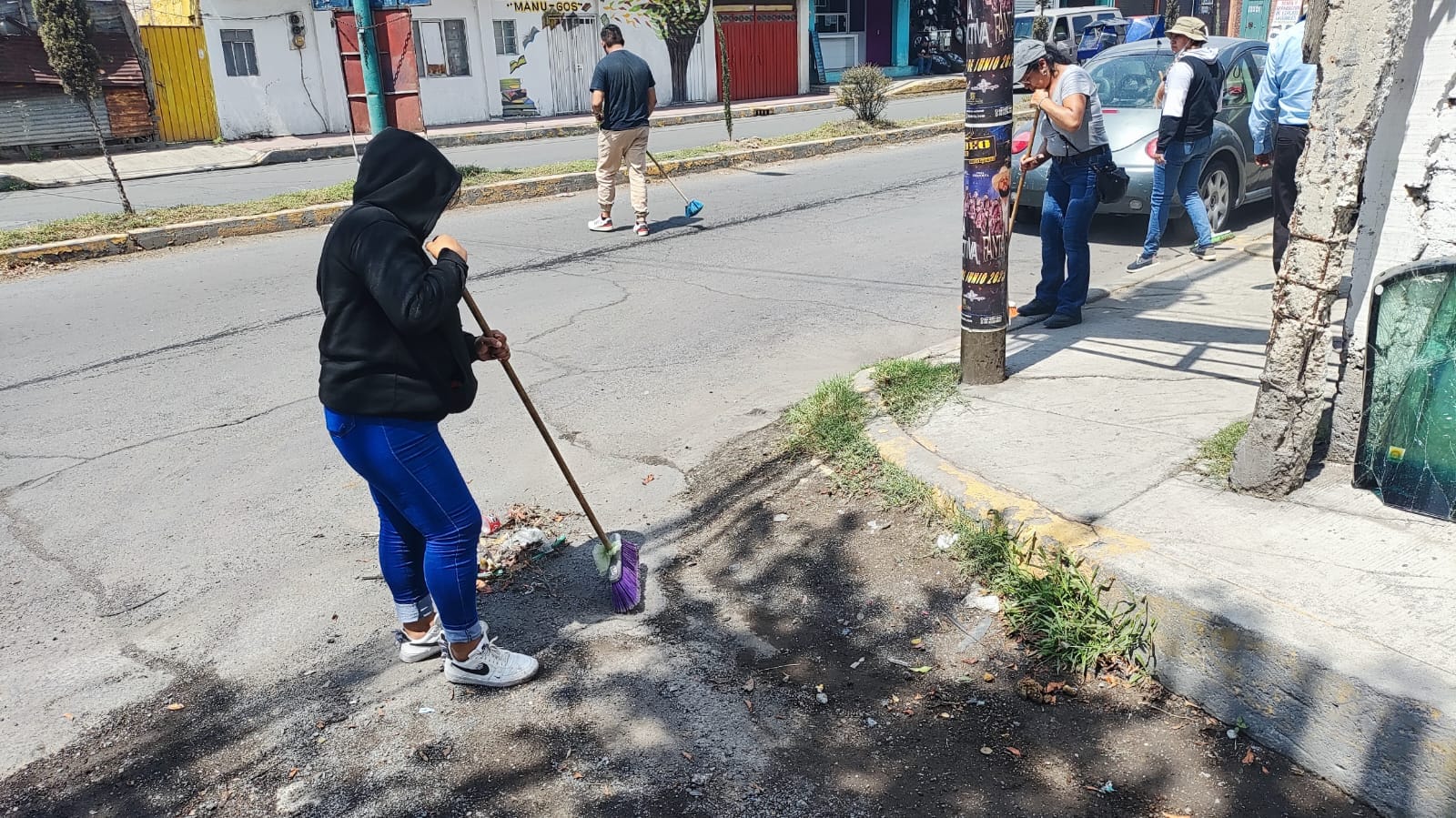 1688245531 678 LEVANTAN SERVIDORES PUBLICOS MAS DE 16 METROS CUBICOS DE BASURA