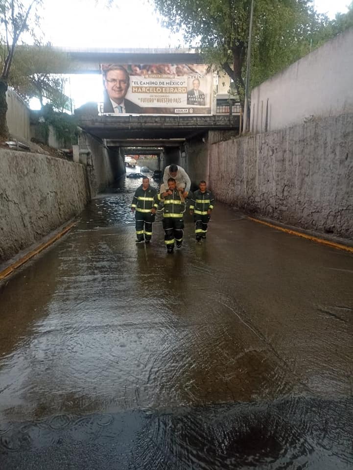 1688389363 564 Actualizacion Bomberos se encuentran laborando en bajo puente Mario Colin