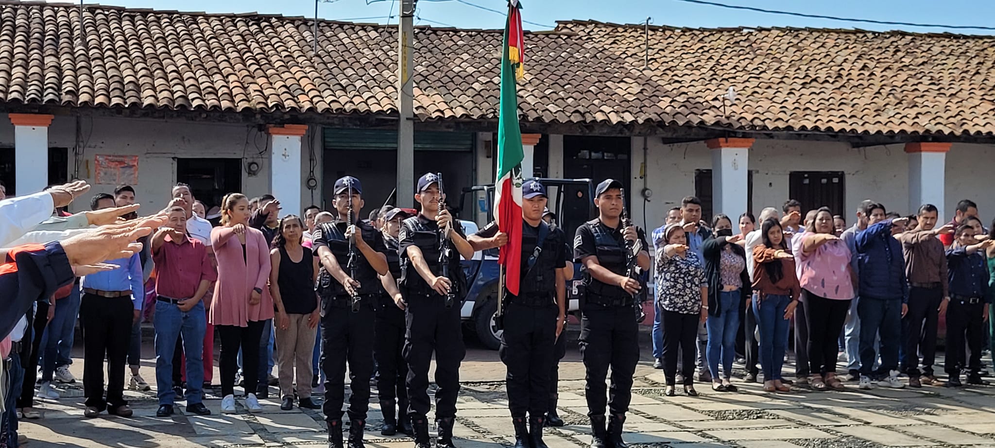 1688408424 221 Realizamos honores a la bandera y entregamos herramientas de trabajo