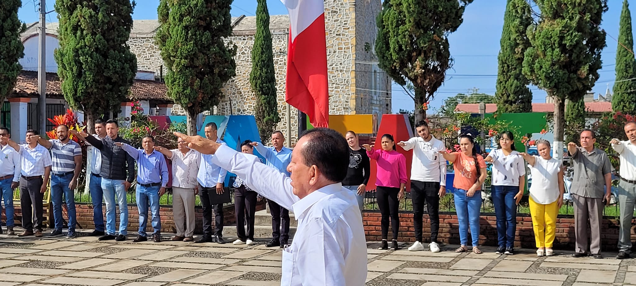 1688408440 755 Realizamos honores a la bandera y entregamos herramientas de trabajo