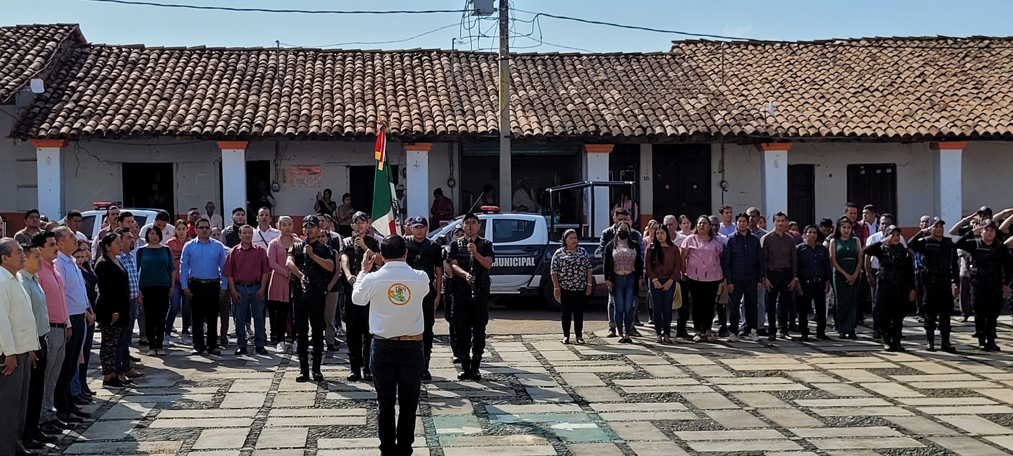 1688408448 187 Realizamos honores a la bandera y entregamos herramientas de trabajo