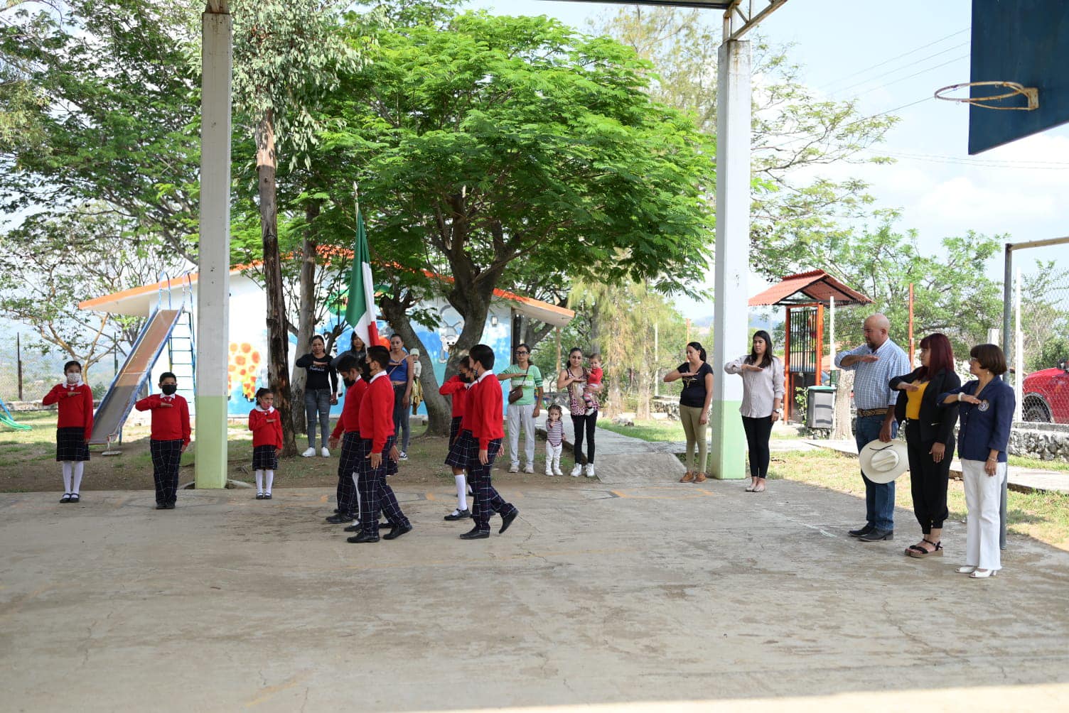 1688415741 313 Educacion Se realizan Honores a la bandera en la