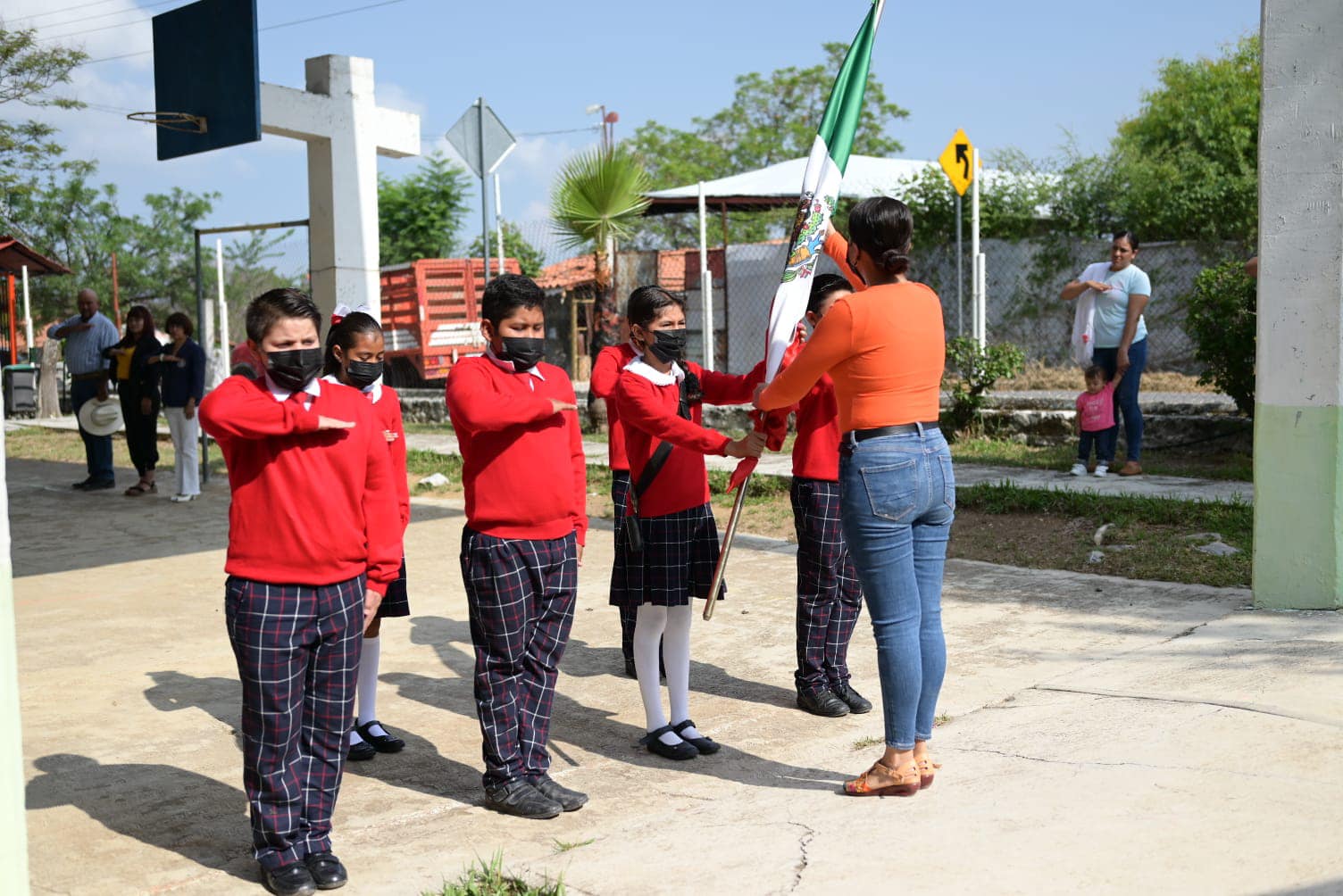 1688415805 Educacion Se realizan Honores a la bandera en la