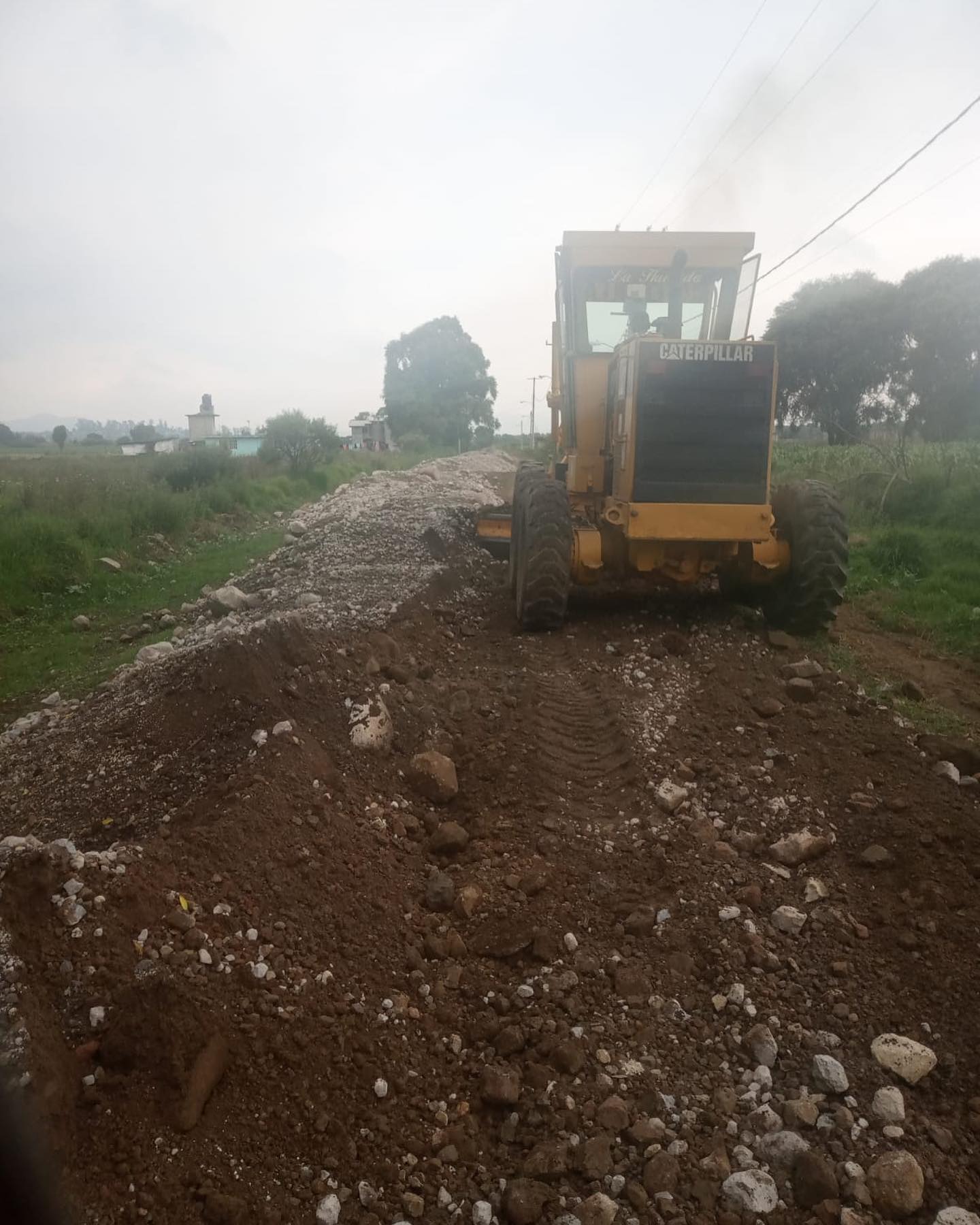 1688515167 5 Continuamos trabajando en la Rehabilitacion de Caminos en la Comunidad