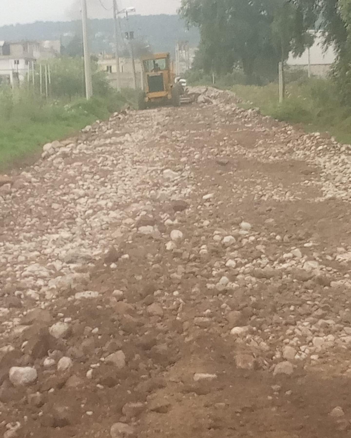 1688515180 928 Continuamos trabajando en la Rehabilitacion de Caminos en la Comunidad