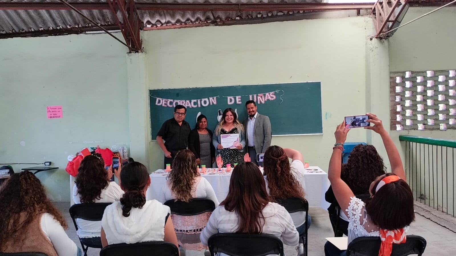 1688585721 965 Las alumnas de Decoracion de unas concluyeron el curso satisfactoriamente