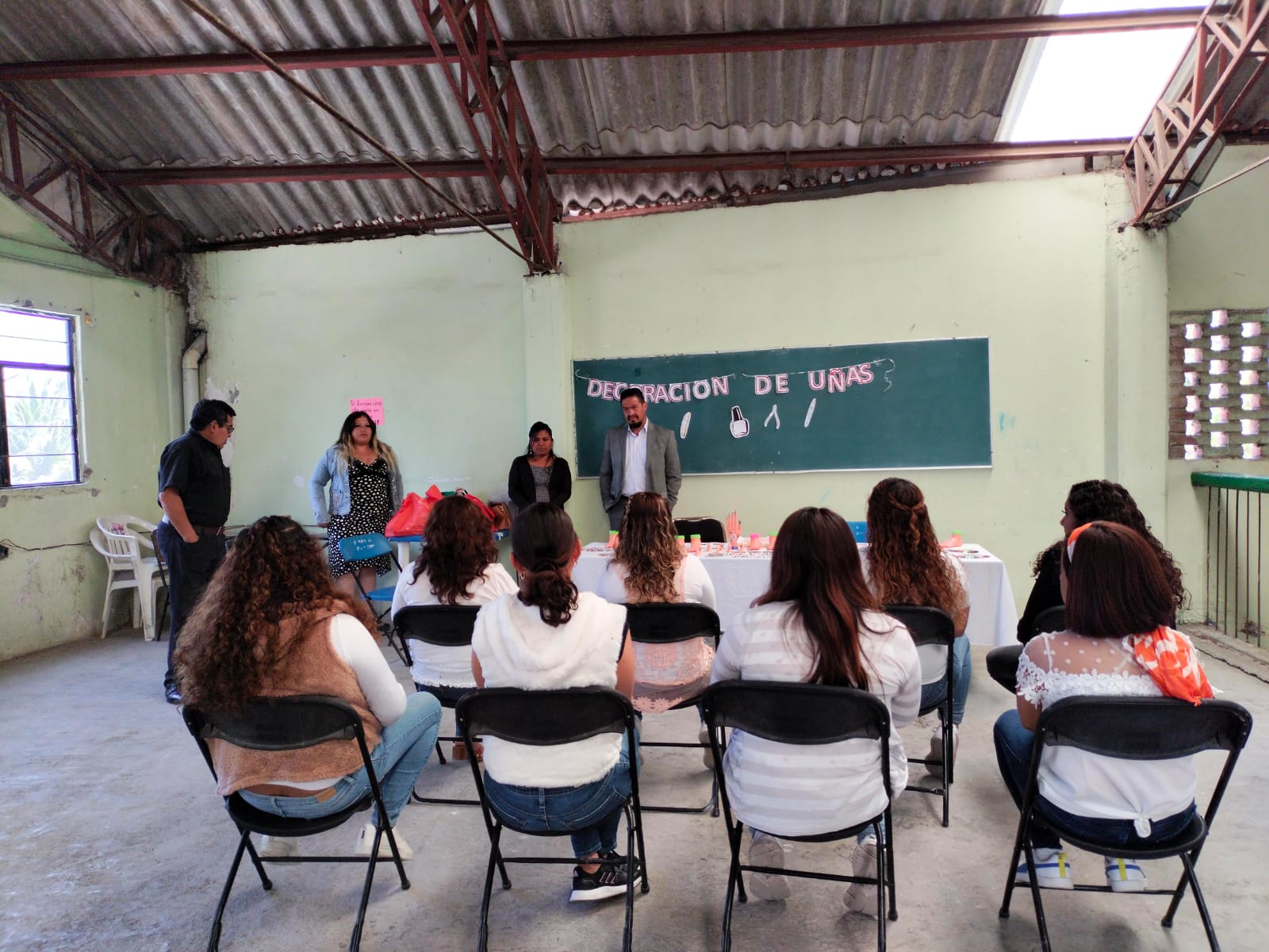 1688585726 612 Las alumnas de Decoracion de unas concluyeron el curso satisfactoriamente