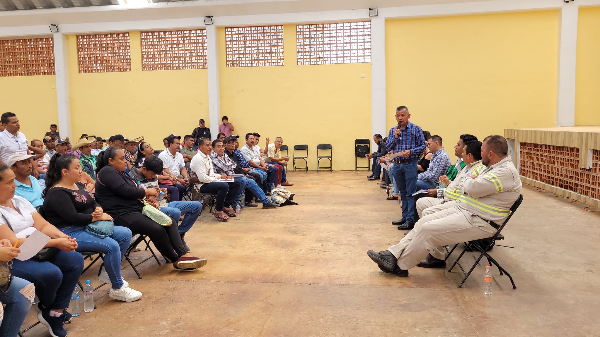 1688594729 341 Reunio de trabajo entre autoridades auxiliares Ayuntamiento Municipal y persona