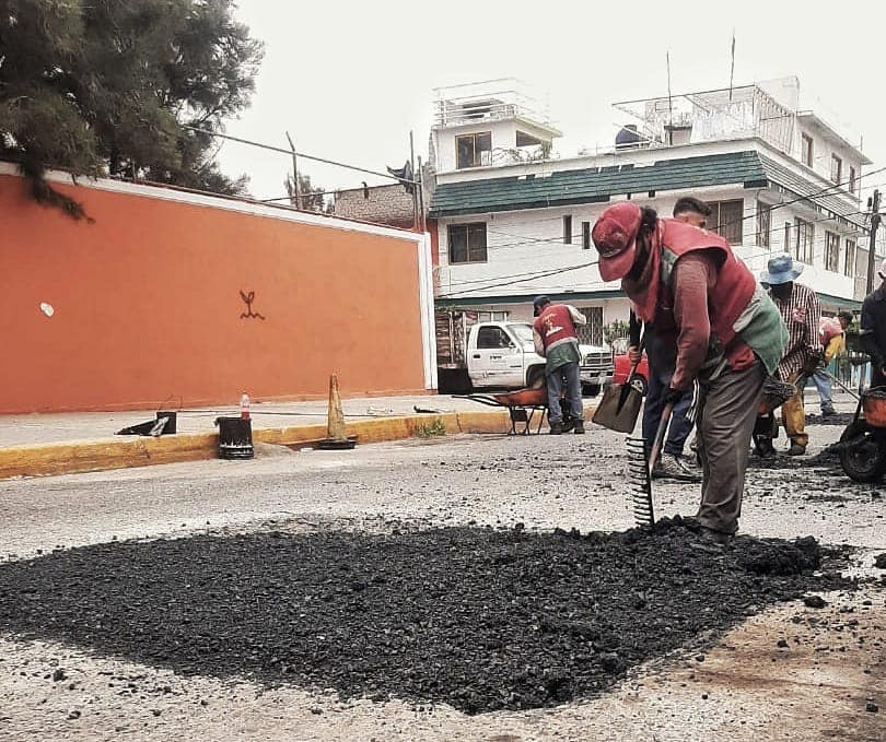 1688598666 Trabajos de bacheo en la colonia Campestre Guadalupana