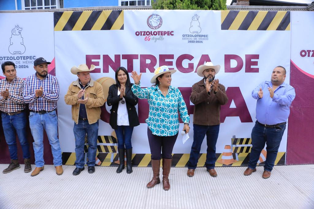 1688646817 531 Entregamos pavimentacion y drenaje sanitario en calle Girasoles en Ejido