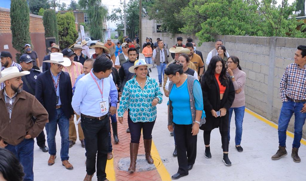 1688646825 536 Entregamos pavimentacion y drenaje sanitario en calle Girasoles en Ejido