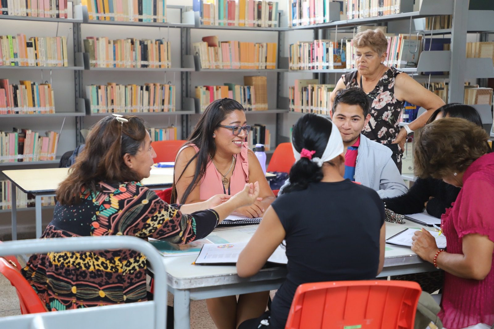 1688651919 779 En las instalaciones de la biblioteca Publica Municipal Juana de