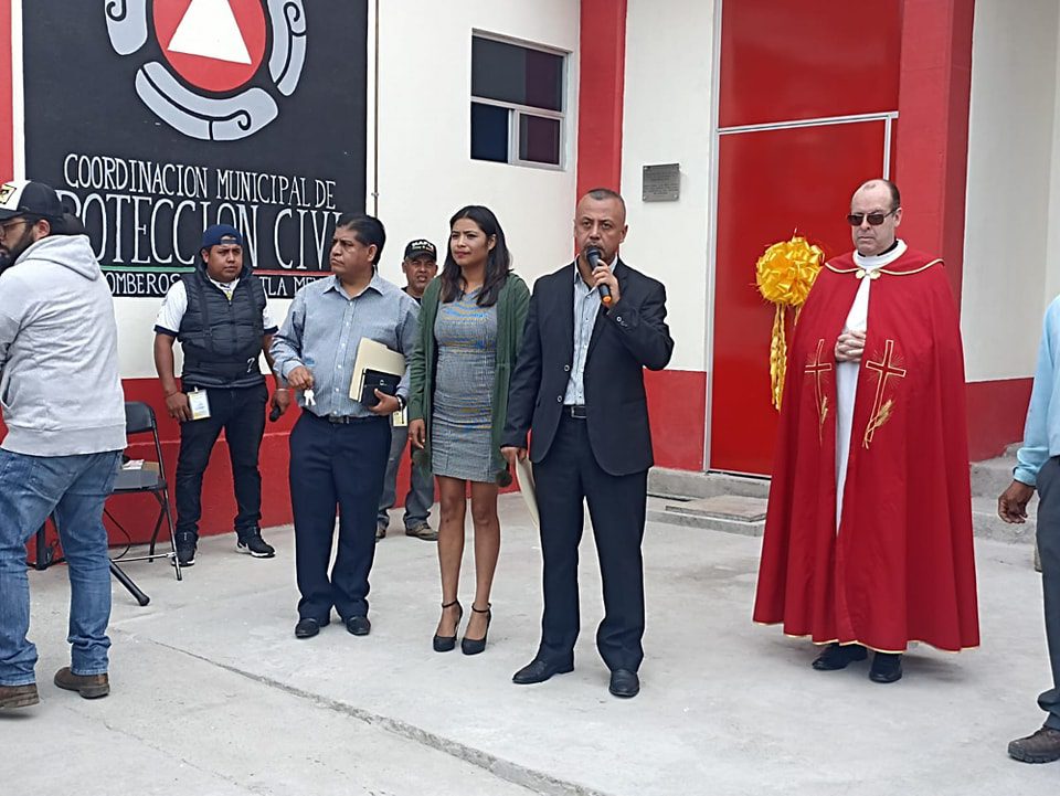 1688656821 966 ENTREGA EDIL RAUL NAVARRO CAMION DE BOMBEROS AMBULANCIA Y NUEVAS