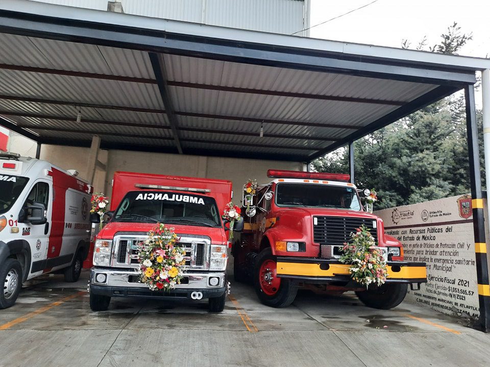 1688656845 906 ENTREGA EDIL RAUL NAVARRO CAMION DE BOMBEROS AMBULANCIA Y NUEVAS