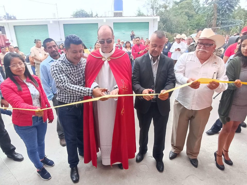 1688656884 ENTREGA EDIL RAUL NAVARRO CAMION DE BOMBEROS AMBULANCIA Y NUEVAS