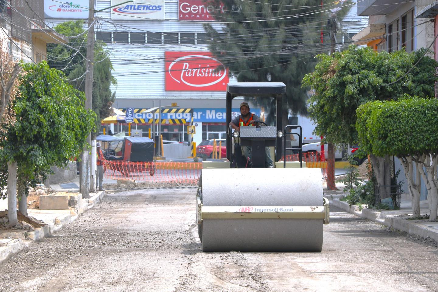 1688687839 15 INFRAESTRUCTURA La Presidenta Municipal Cristina Gonzalez Cruz realizo recorr