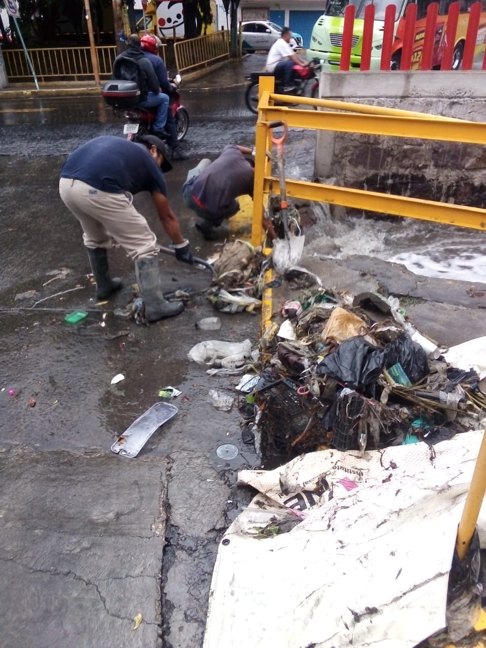 1688741073 Derivado de una lluvia torrencial en el Municipio se han