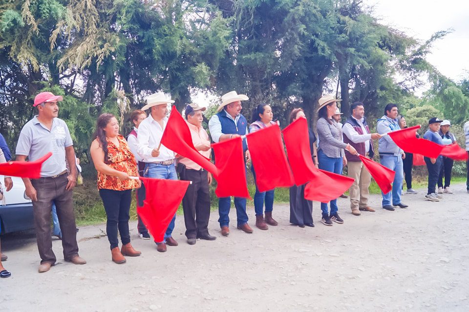 1688748509 En la comunidad de Cruz del Arenal llevamos el banderazo