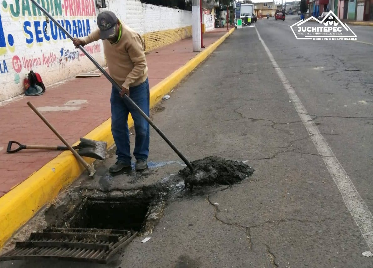 1688822657 419 Mantenimiento El Gobierno Municipal realizo mantenimiento de coladeras y