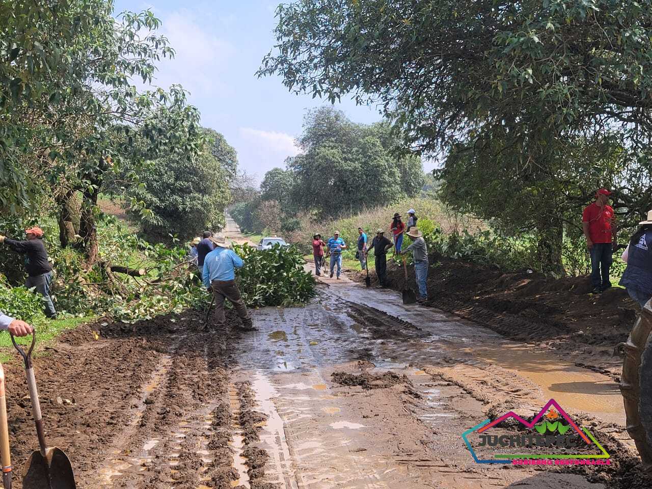 1688838158 214 MantenimientoDeCaminos El Gobierno Municipal presididopor la Lic Marisol