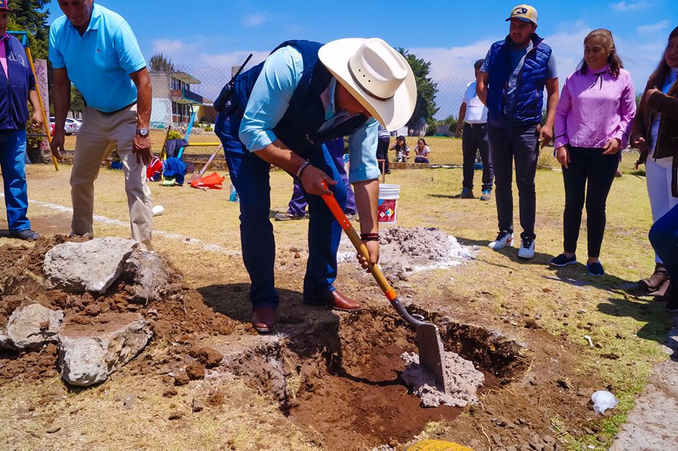 1688847432 En el Jardin de Ninos Gerardo Murillo de San Martin